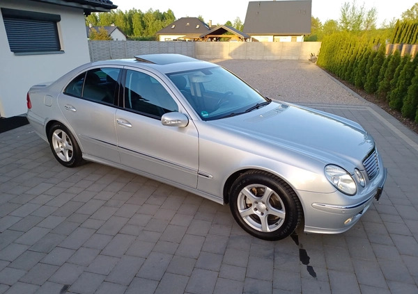 Mercedes-Benz Klasa E cena 25999 przebieg: 201650, rok produkcji 2005 z Radom małe 172